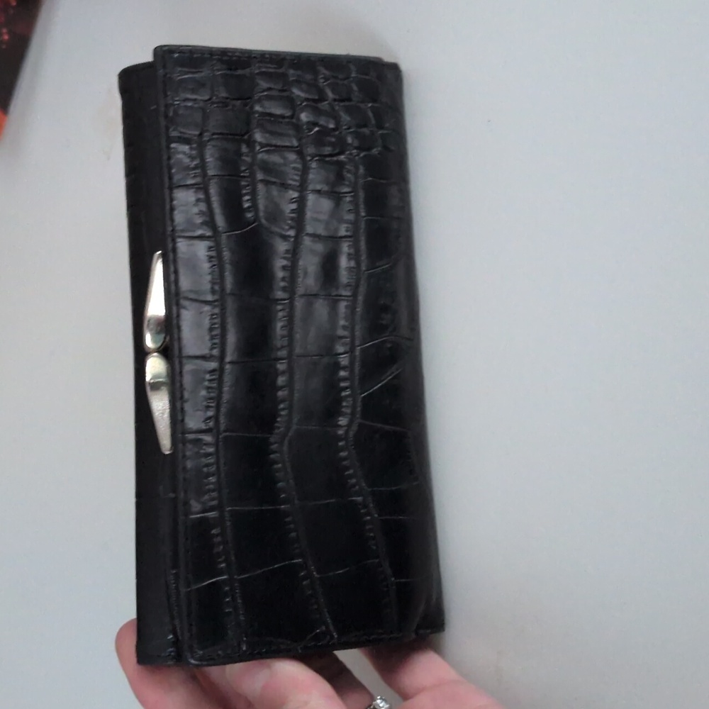 Danier Black Leather Kiss lock Trifold wallet
